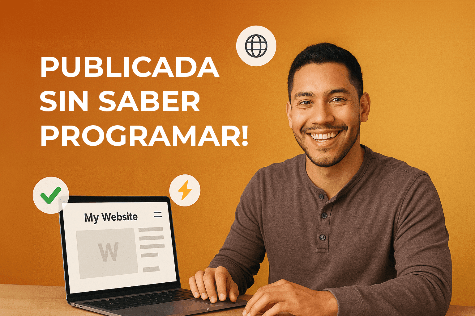 Hombre latino sonriendo frente a su laptop después de publicar su página web sin saber programar.